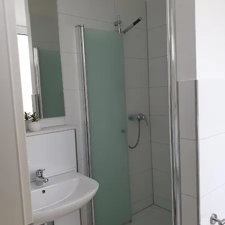 Gasthuis Zwei A Leverkusen