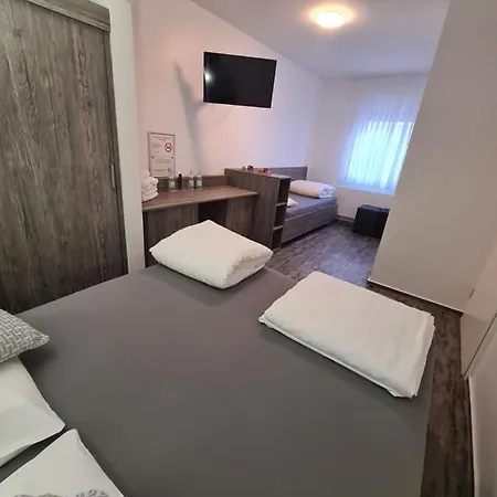 Zwei A 3* לברקוסן