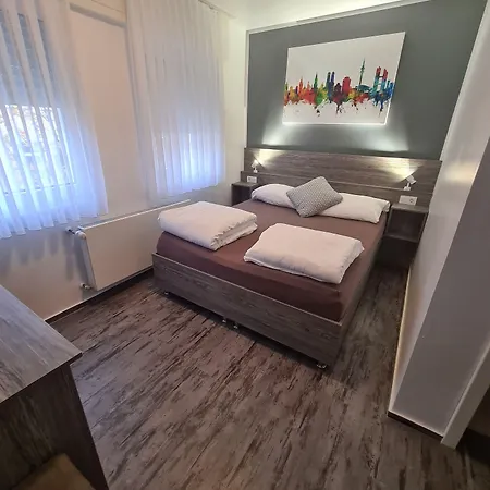 Zwei A 3* לברקוסן